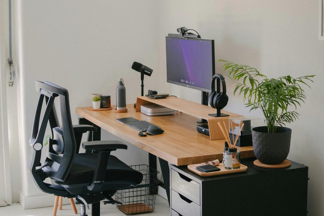 Minimalist Desk Setup Ideas That Make You More Productive 🌿💼