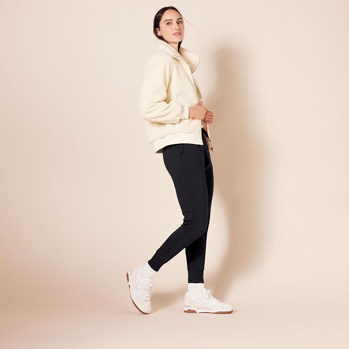 Amazon Essentials Women's Fleece Jogger Sweatpant (Available in Plus Size) - Image 3