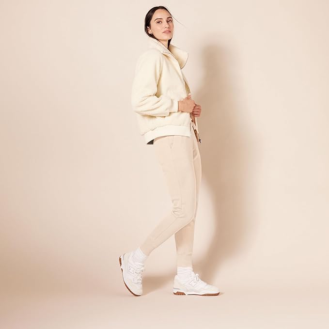 Amazon Essentials Women's Fleece Jogger Sweatpant (Available in Plus Size) - Image 3