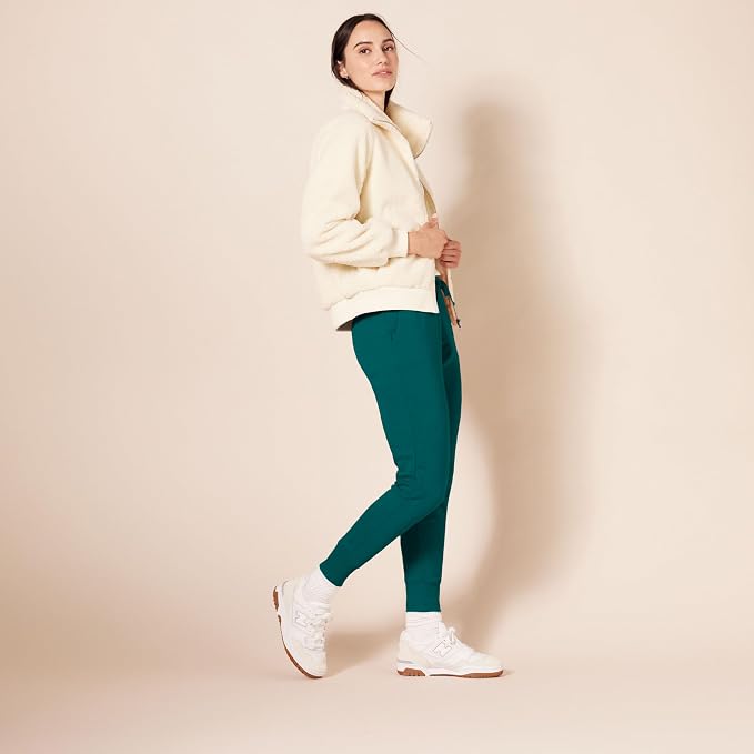 Amazon Essentials Women's Fleece Jogger Sweatpant (Available in Plus Size) - Image 3