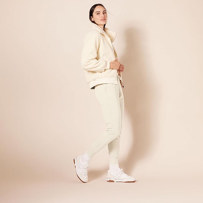 Amazon Essentials Women's Fleece Jogger Sweatpant (Available in Plus Size) - Image 3