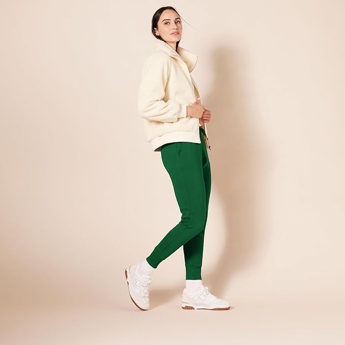 Amazon Essentials Women's Fleece Jogger Sweatpant (Available in Plus Size) - Image 3