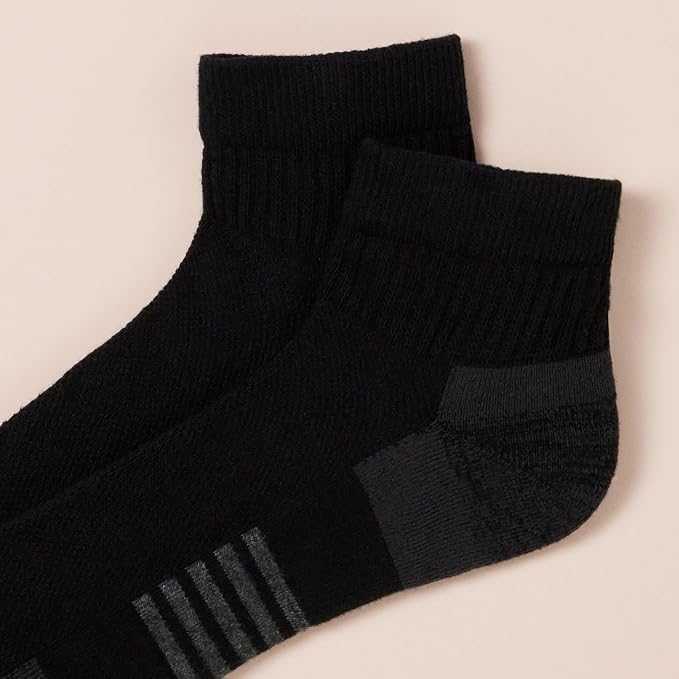 Amazon Essentials Men's Athletic Ankle Socks, Cushioned with Arch Support, Moisture Wicking - Image 2
